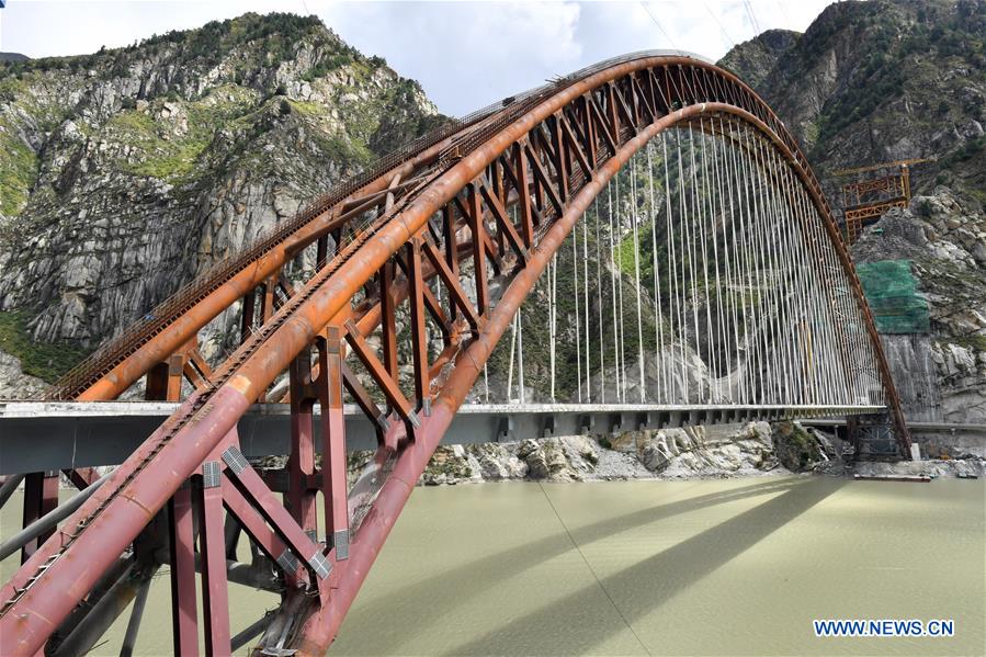 CHINA-TIBET-GYACA COUNTY-LHASA-NYINGCHI RAILWAY-BRIDGE-TRACK LAYING (CN)