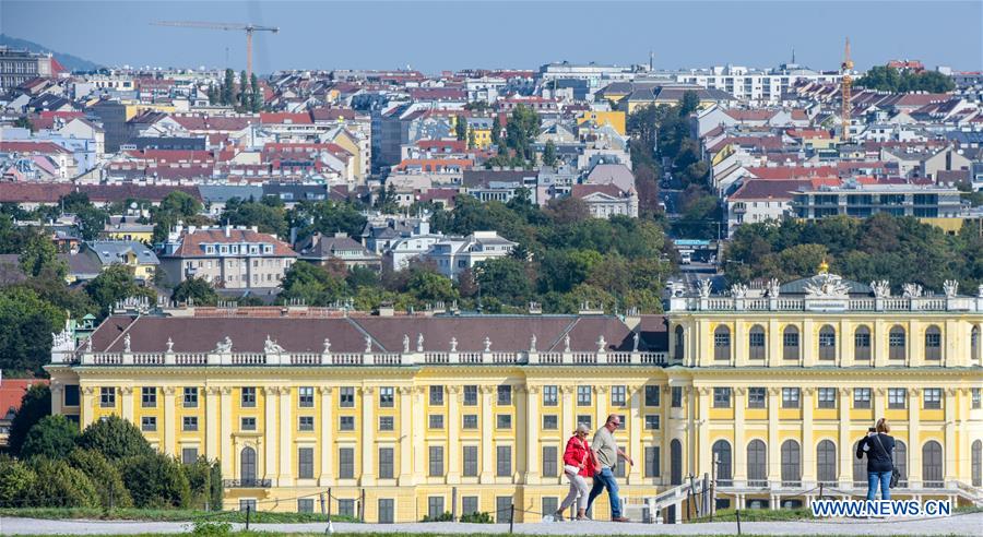 AUSTRIA-VIENNA-SCHOENBRUNN PALACE-GARDEN