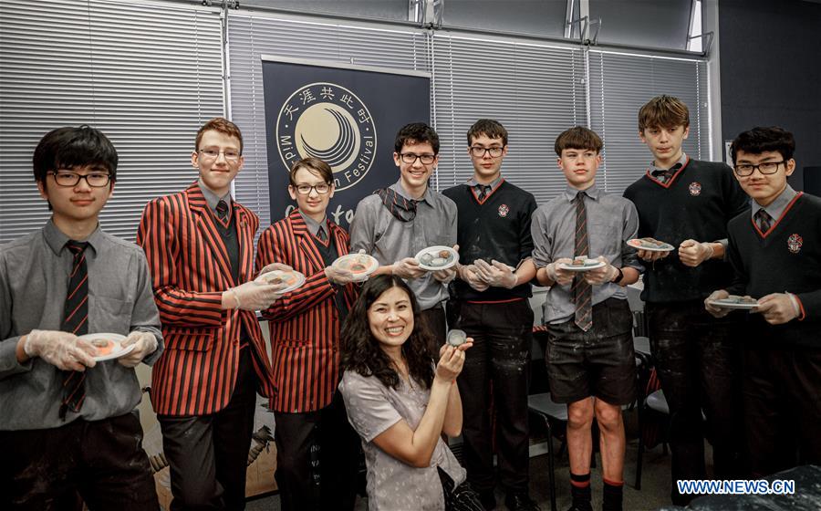 NEW ZEALAND-WELLINGTON-STUDENTS-MAKING MOON CAKES