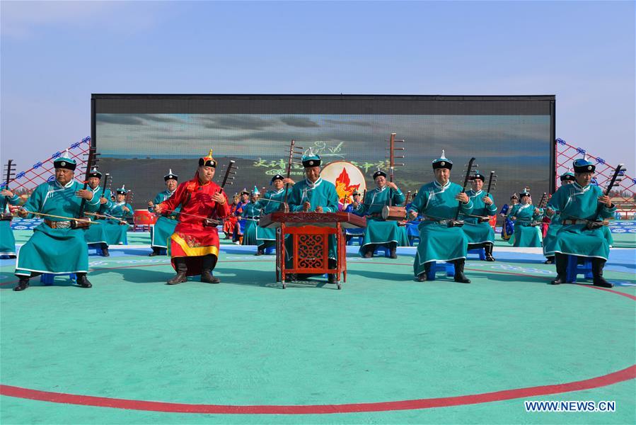 CHINA-INNER MONGOLIA-CATTLE RACING FESTIVAL (CN)