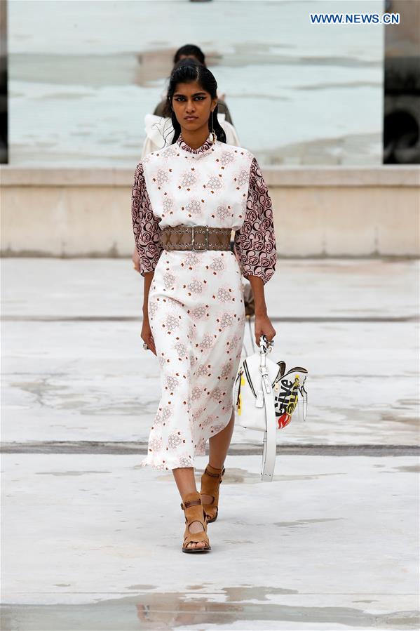 Paris Fashion Week: Women Spring/Summer 
