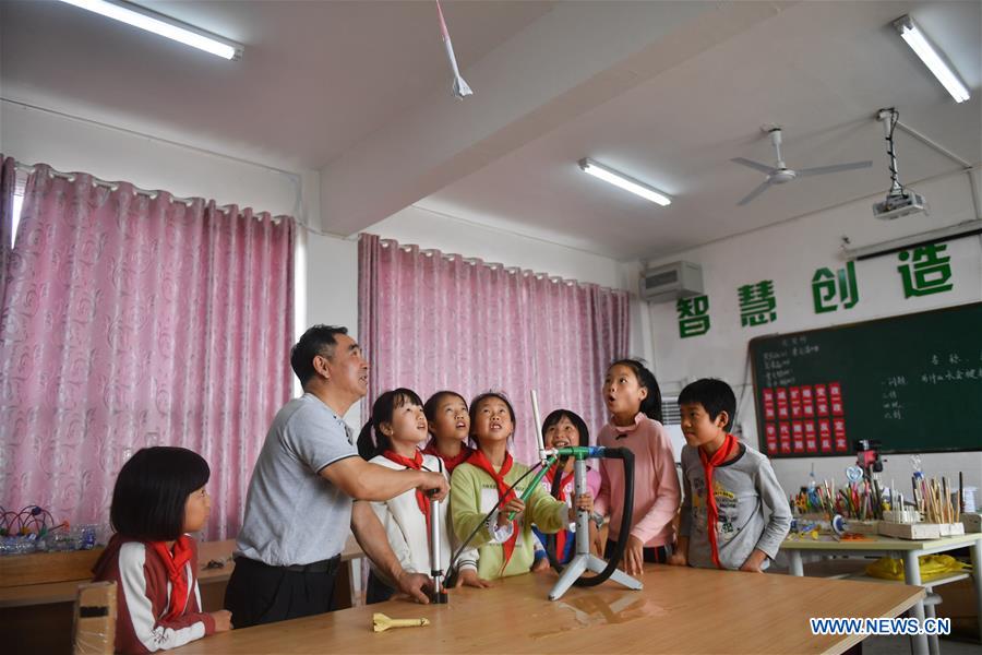 CHINA-JIANGXI-LUXI-TEACHER-HANDMADE TEACHING AID (CN)