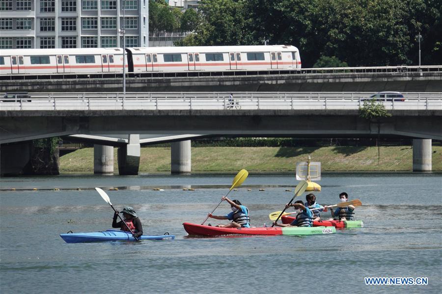 Students learn to kayak on Singapore's Kallang River Xinhua English
