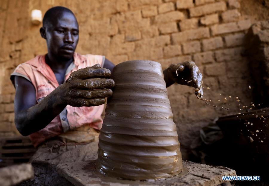 SUDAN-KHARTOUM-CLAY POTS