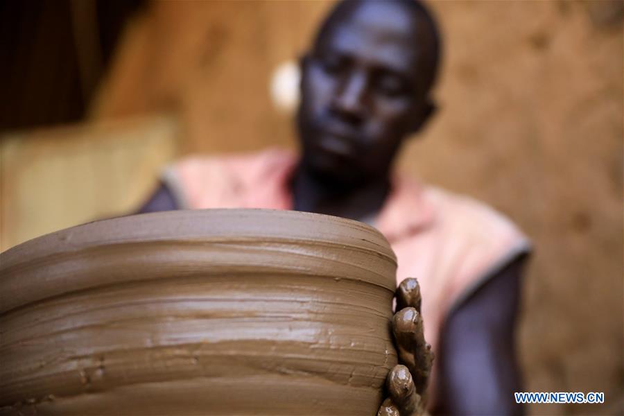 SUDAN-KHARTOUM-CLAY POTS