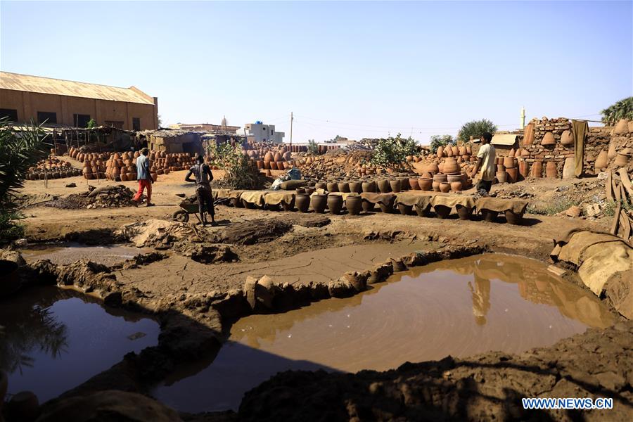SUDAN-KHARTOUM-CLAY POTS