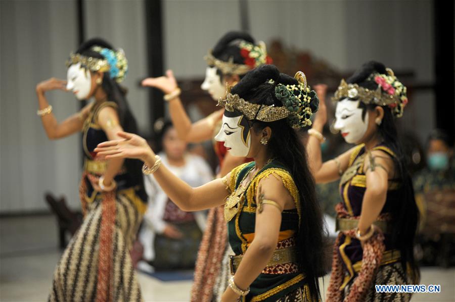 INDONESIA-YOGYAKARTA-CLASSICAL-MASK DANCE-PERFORMANCE