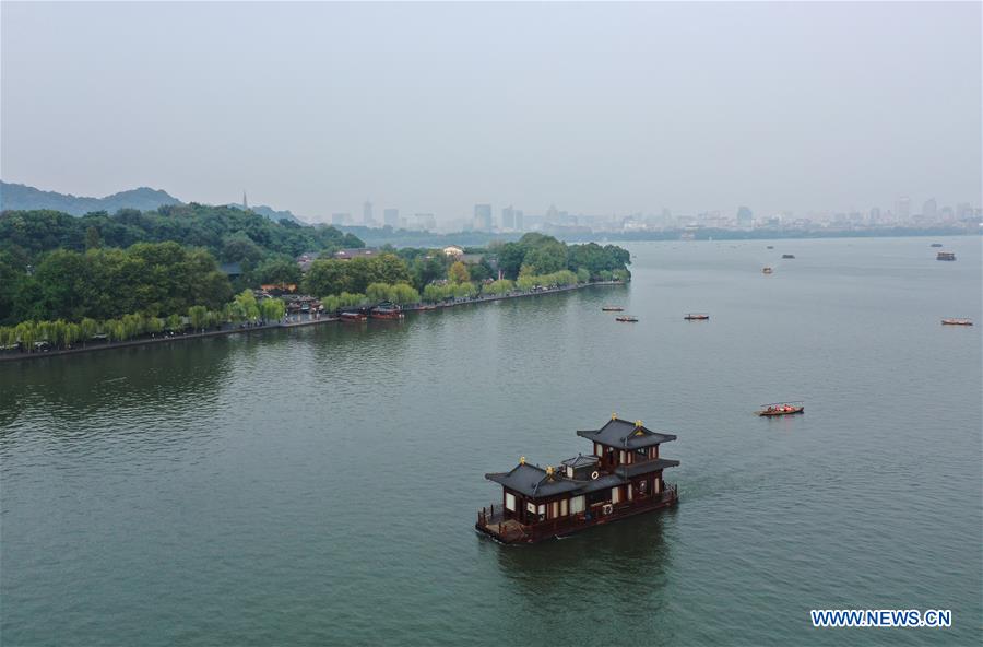 CHINA-ZHEJIANG-HANGZHOU-WEST LAKE-AUTUMN SCENERY (CN) 