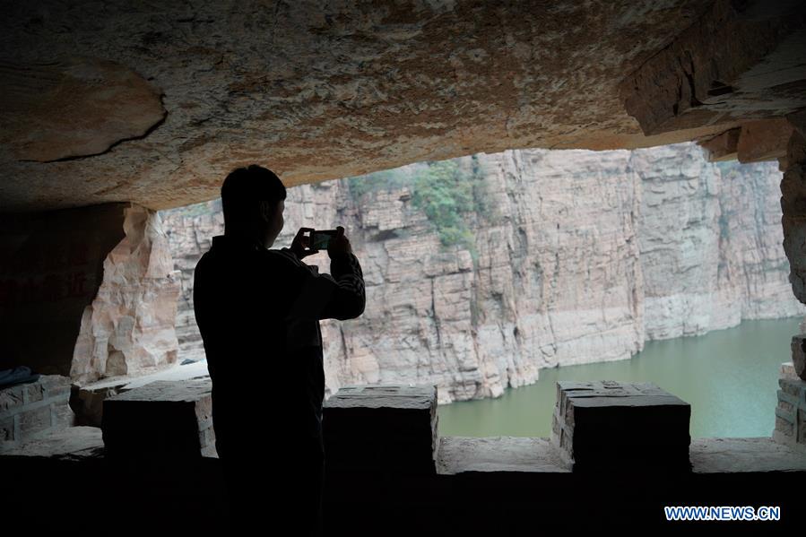 CHINA-HEBEI-CLIFF-ROAD (CN)