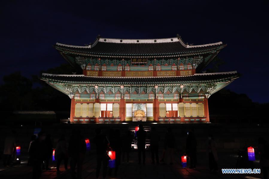 SOUTH KOREA-SEOUL-CHANGDEOKGUNG PALACE-MOONLIGHT TOUR