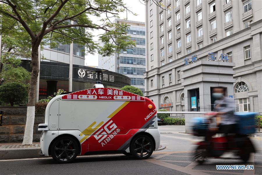 #CHINA-FUJIAN-XIAMEN-UNMANNED FOOD DELIVERY VEHICLE (CN)