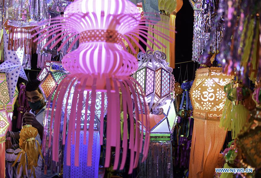 Hindu festival of lights celebrated in Mumbai, India Xinhua English