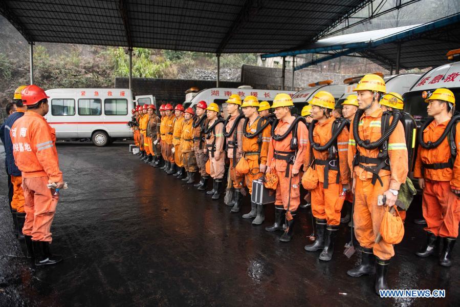 Rescuers enter mine shaft to reach trapped miners - Xinhua | English ...