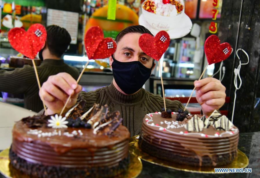 heart-shaped decorations on the occasion of syrian mothers day