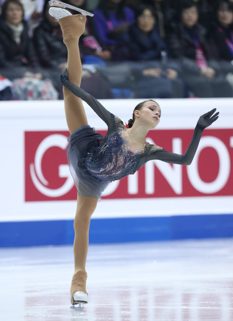 Shcherbakova takes lead with best in figure skating worlds | English.news.cn
