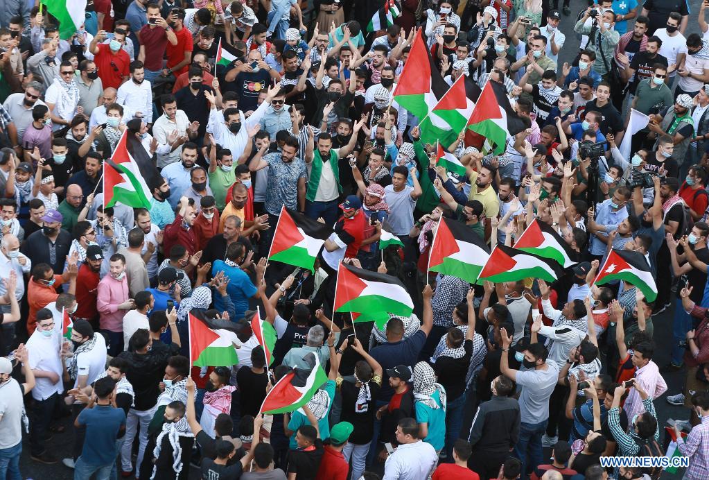 borde Calibre En necesidad de People take part in demonstration to express solidarity with Palestinian  people in Amman, Jordan - Xinhua | English.news.cn