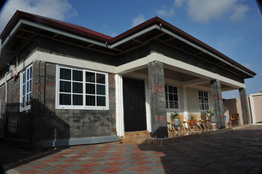 (Hello Africa) Feature Ghanaian innovator develops affordable houses