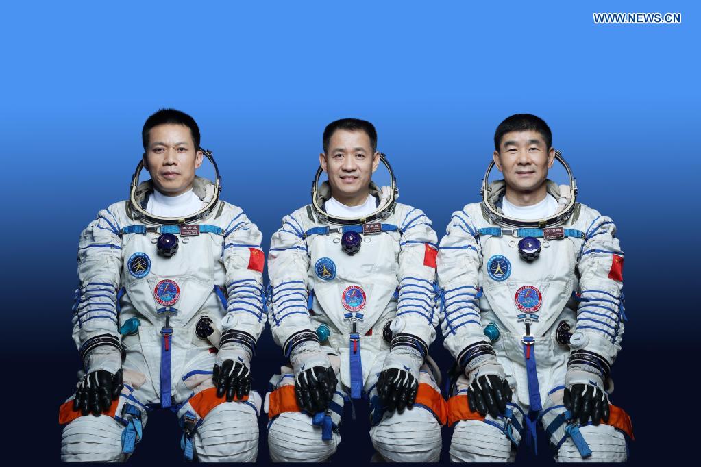 Voorman Weven Sluiting China unveils Shenzhou-12 astronauts for space station construction -  Xinhua | English.news.cn