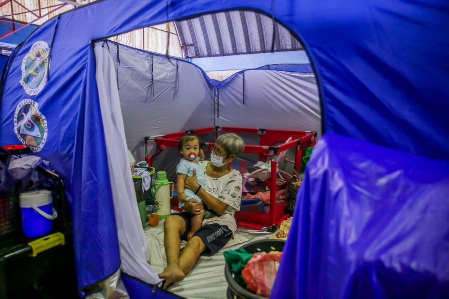 Asia Album: Philippines evacuates 