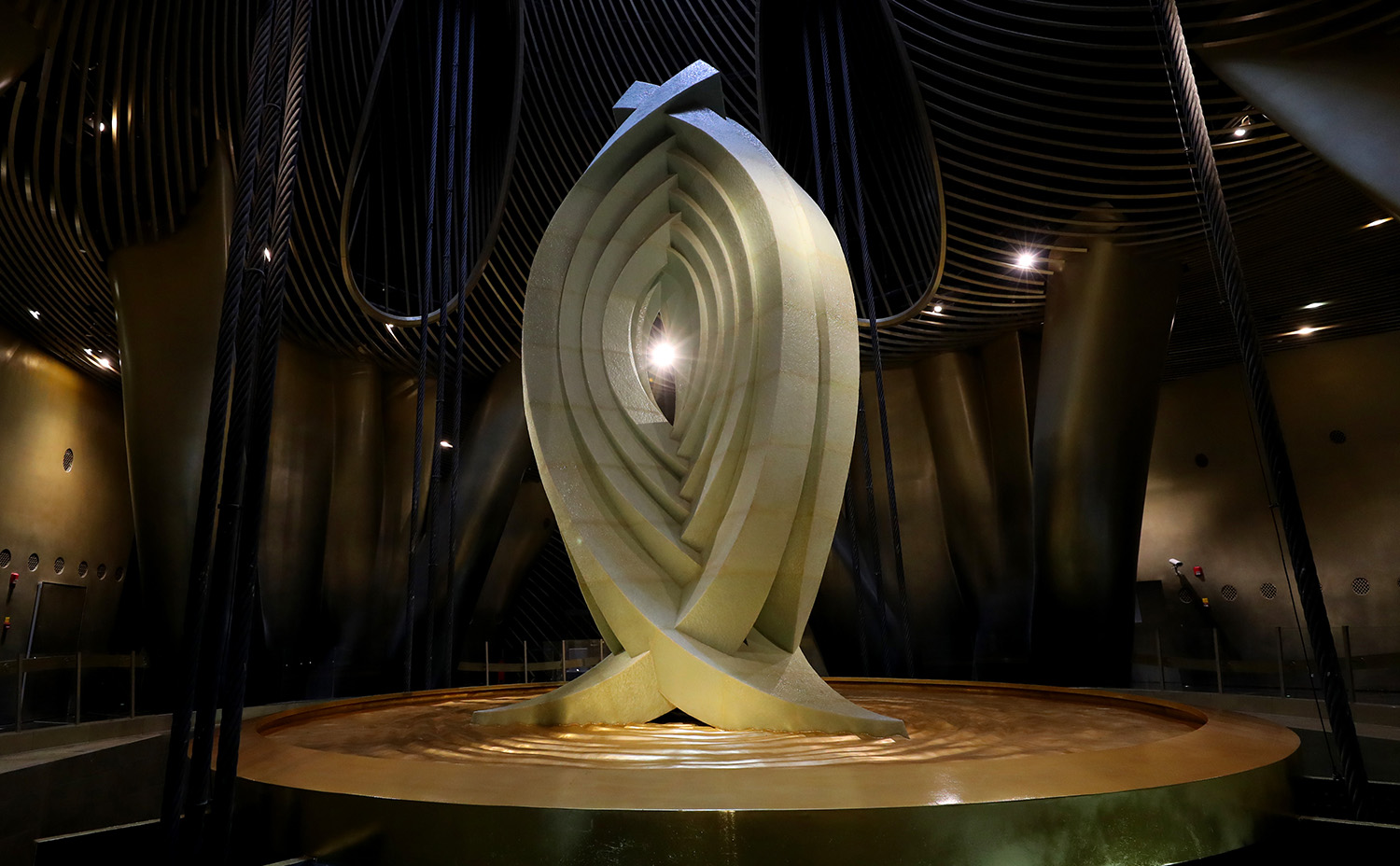 GLOBALink How China's tallest skyscraper remains stable against