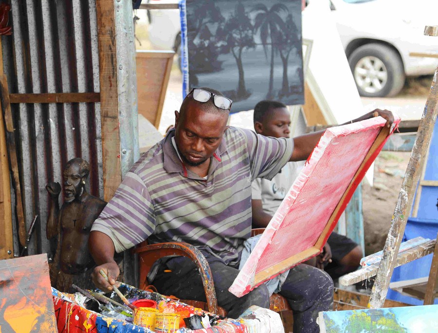 (Hello Africa) Painter of Republic of Congo finds inspiration from