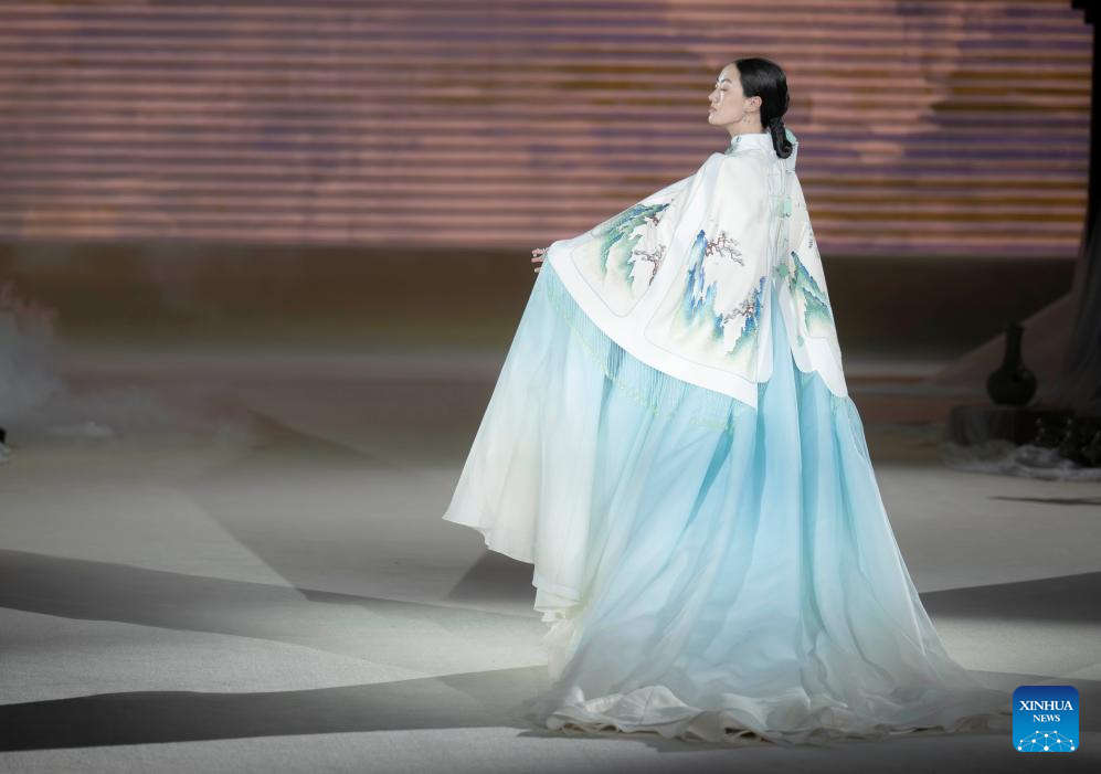 Heaven Gaia show kicks off Beijing Fashion Week Fall/Winter 2024-Xinhua