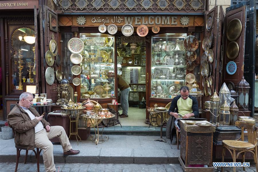 EGYPT-CAIRO-MUIZZ STREET-DAILY LIFE