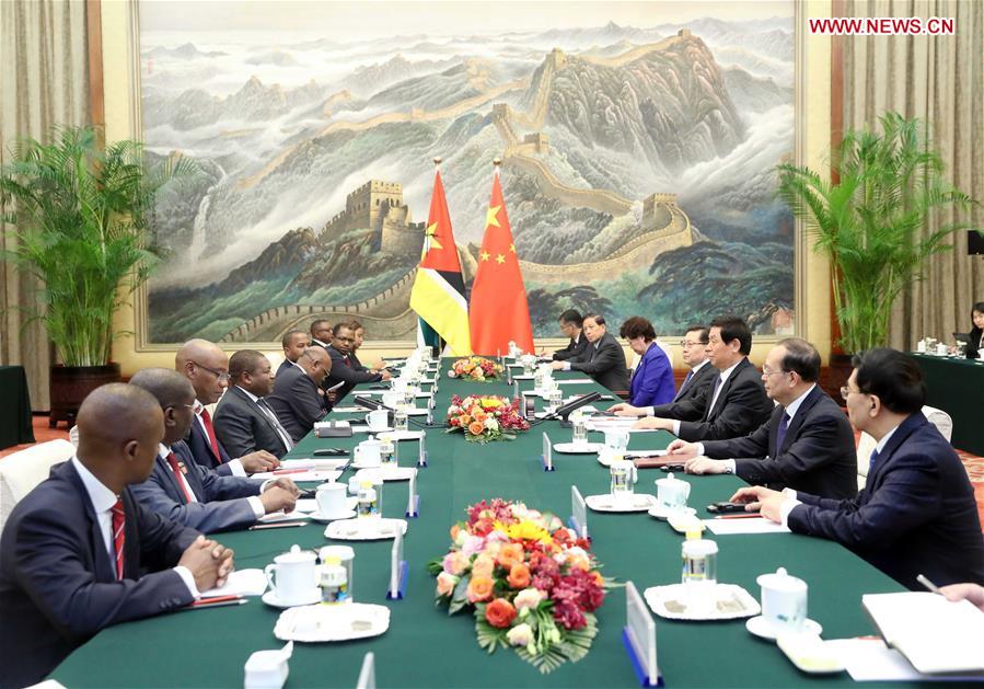 (BRF)CHINA-BEIJING-BELT AND ROAD FORUM-LI ZHANSHU-MOZAMBICAN PRESIDENT-MEETING (CN)