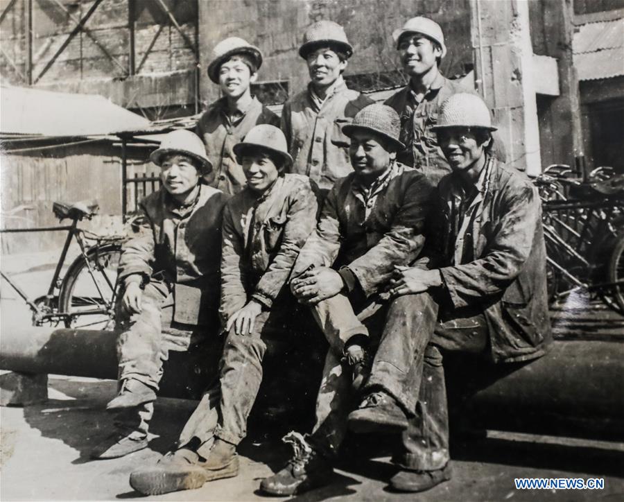 CHINA-LIAONING-ANSHAN-ANSTEEL-GENERATIONS-WORKERS (CN)
