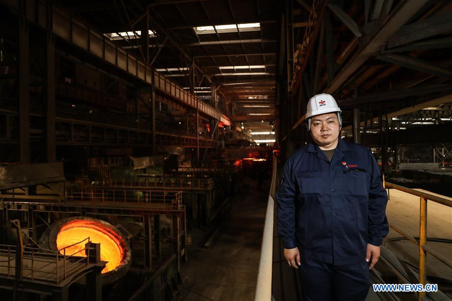 CHINA-LIAONING-ANSHAN-ANSTEEL-GENERATIONS-WORKERS (CN)