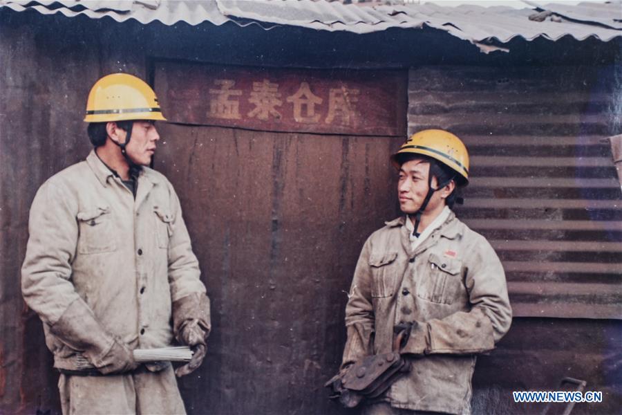 CHINA-LIAONING-ANSHAN-ANSTEEL-GENERATIONS-WORKERS (CN)