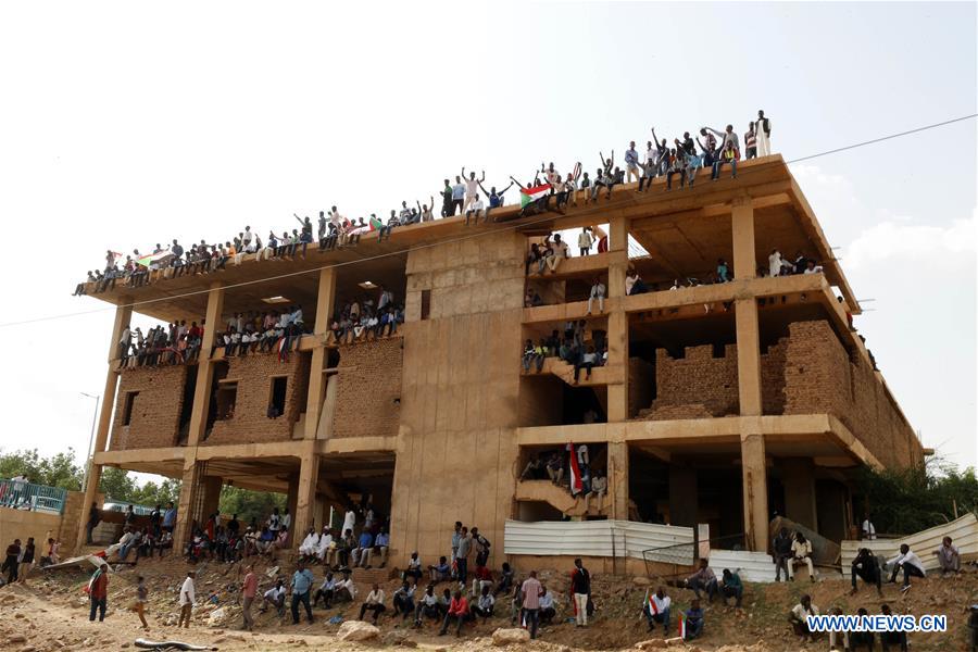 SUDAN-KHARTOUM-TRANSITIONAL PERIOD DOCUMENTS-SIGNING-CELEBRATION