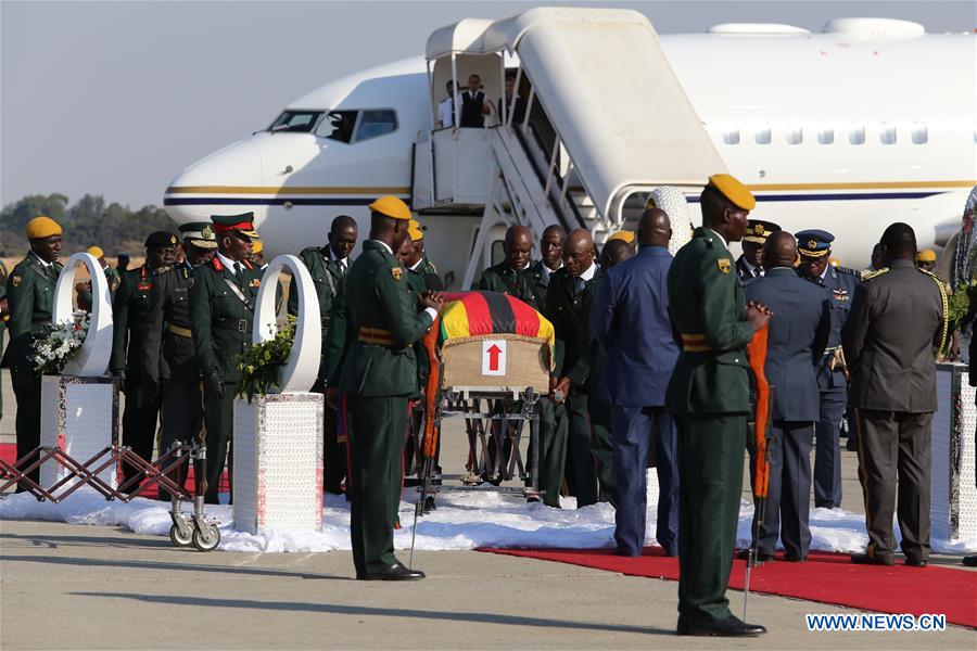 ZIMBABWE-HARARE-MUGABE-BODY-ARRIVAL