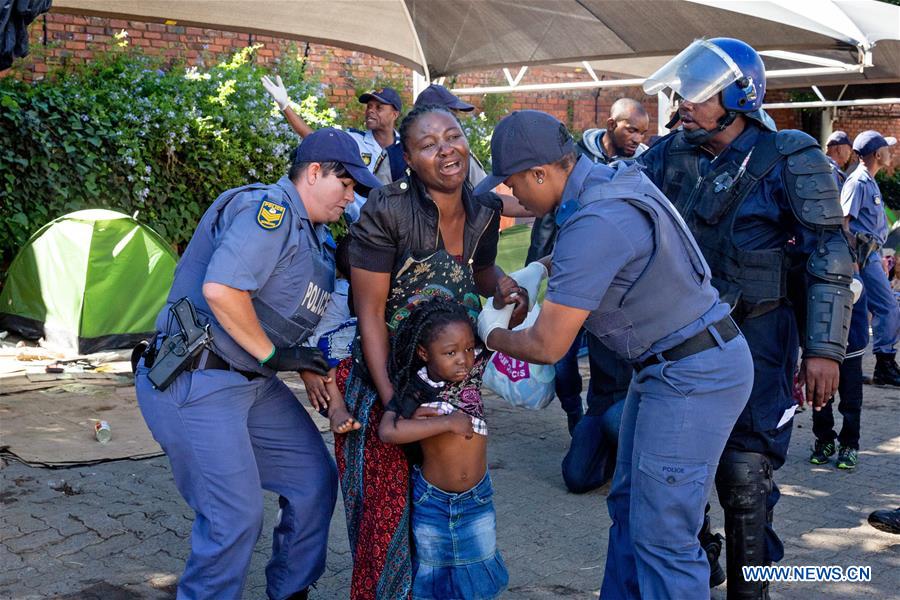 SOUTH AFRICA-PRETORIA-UNHCR-PREMISES-REFUGEES-REMOVING