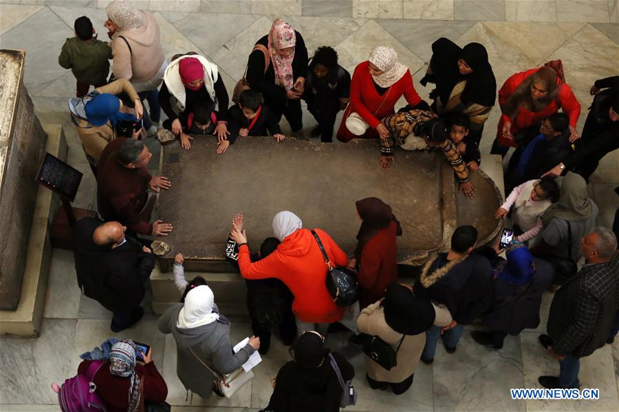 EGYPT-CAIRO-EGYPTIAN MUSEUM-VISUALLY IMPAIRED CHILDREN