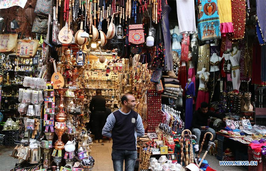 EGYPT-CAIRO-BAZAAR-YEARNING-CHINESE TOURISTS
