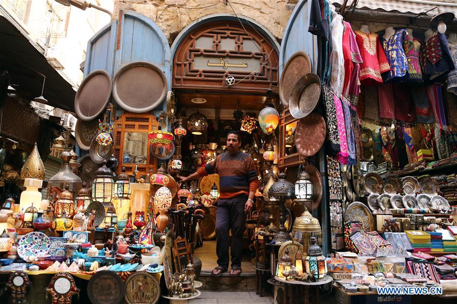 EGYPT-CAIRO-BAZAAR-YEARNING-CHINESE TOURISTS