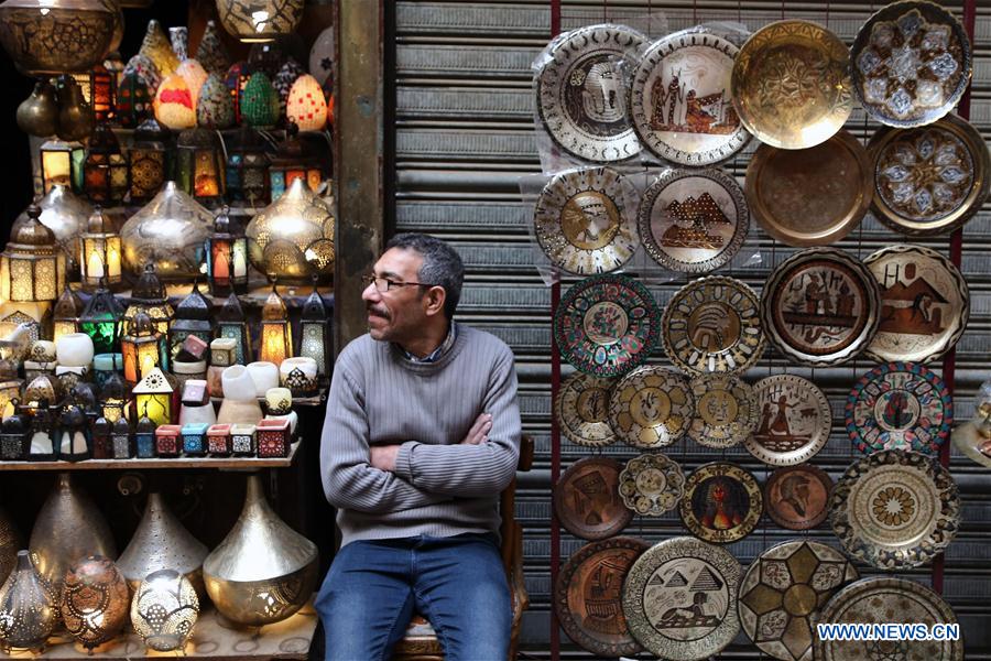 EGYPT-CAIRO-BAZAAR-YEARNING-CHINESE TOURISTS