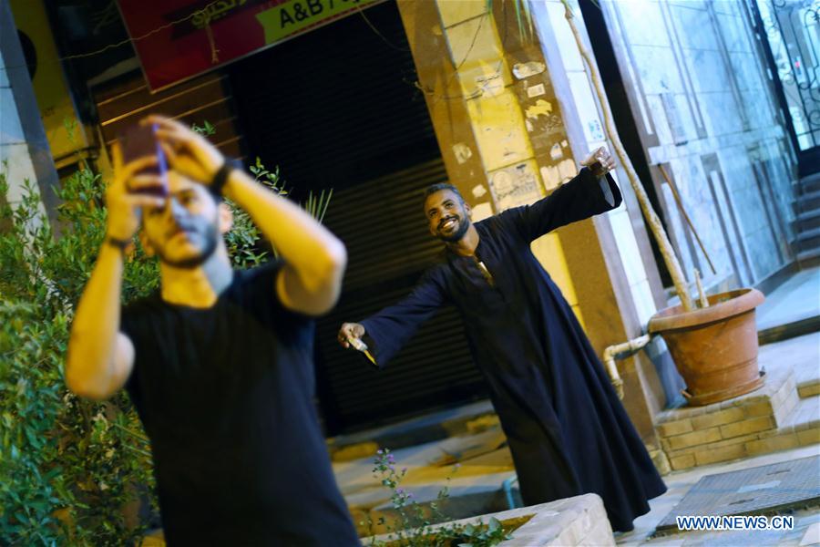 EGYPT-CAIRO-CURFEW-BALCONY CONCERT