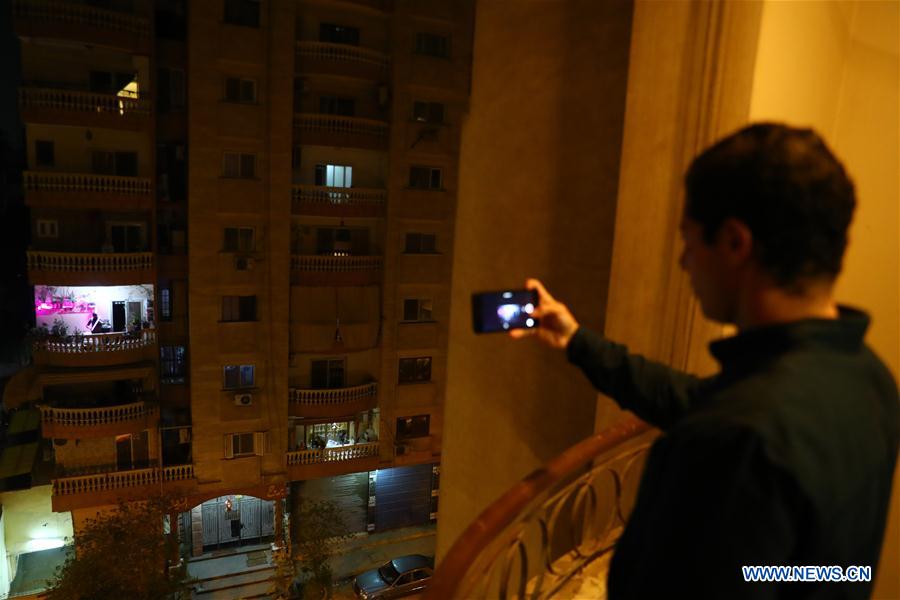 EGYPT-CAIRO-CURFEW-BALCONY CONCERT