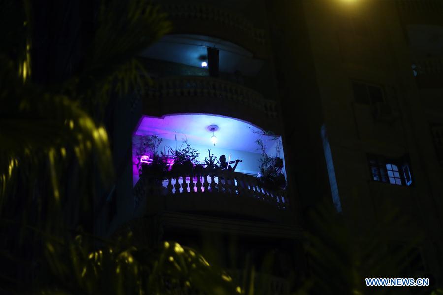 EGYPT-CAIRO-CURFEW-BALCONY CONCERT