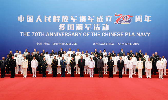 Xi takes group photo with heads of foreign delegations to multinational naval events