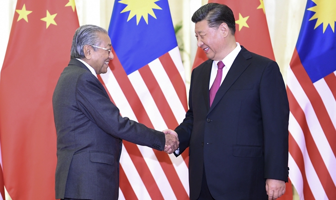 Xi meets Malaysian prime minister