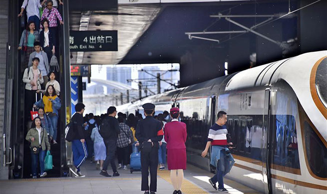 Railway sees passenger number rise as Labor Day holiday begins in China