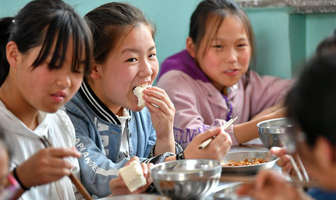 Students in China's Dingfan Primary School enjoy free, nutritious lunch at school