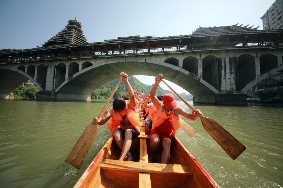 Various activities held across China to celebrate upcoming Dragon Boat Festival