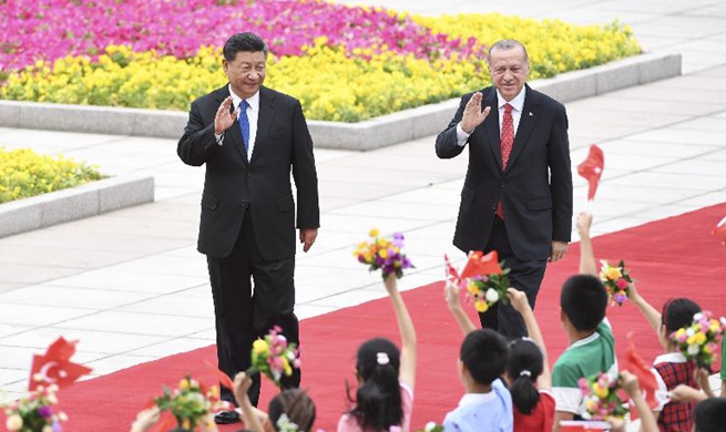 Xi, Turkish president hold talks, agreeing to deepen strategic cooperation