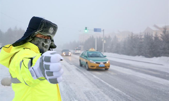 Mohe traffic police work outdoors in extremely cold weather