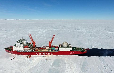 China's icebreaker carries out unloading operations in Antarctica