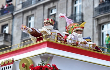 Rose Monday carnival parade kicks off in Cologne, Germany